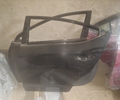 Ban-Kuza hissələr, Hyundai Elantra" qapısı