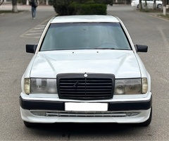 Mercedes E Class  E 200, 1990, 2.0L, 270600 km, Mexanika