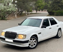 Mercedes E Class  E 200, 1990, 2.0L, 270600 km, Mexanika