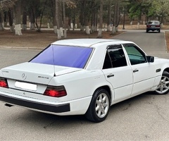 Mercedes E Class  E 200, 1990, 2.0L, 270600 km, Mexanika