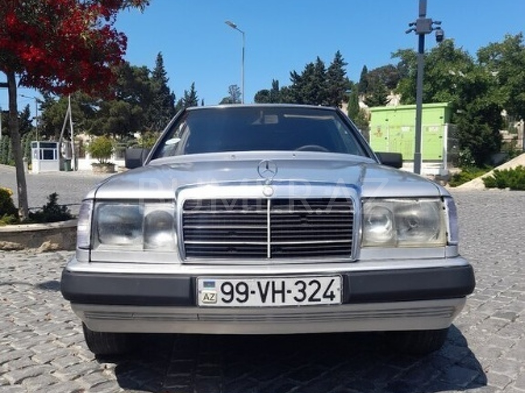 Mercedes E Class  E 200, 1989, 2.0L, 455550 km, Mexanika
