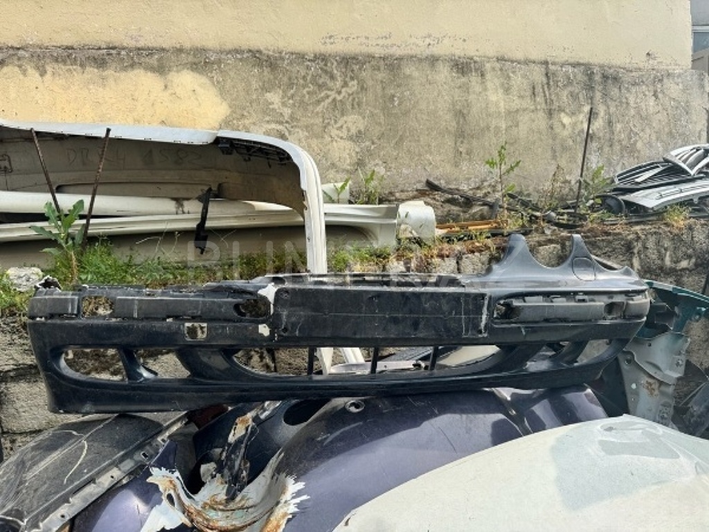 Ban-Kuza hissələr  Mercedes, "Mercedes W210" buferi