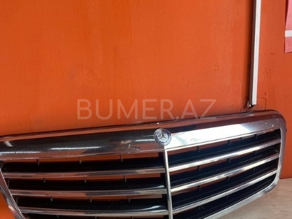 Ban-Kuza hissələr  Mercedes, "Mercedes E212" radiator barmaqlığı
