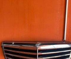 Ban-Kuza hissələr  Mercedes, "Mercedes E212" radiator barmaqlığı