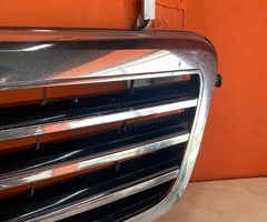 Ban-Kuza hissələr  Mercedes, "Mercedes E212" radiator barmaqlığı