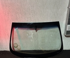 Ban-Kuza hissələr  Ford, "Ford Fusion" ön şüşəsi
