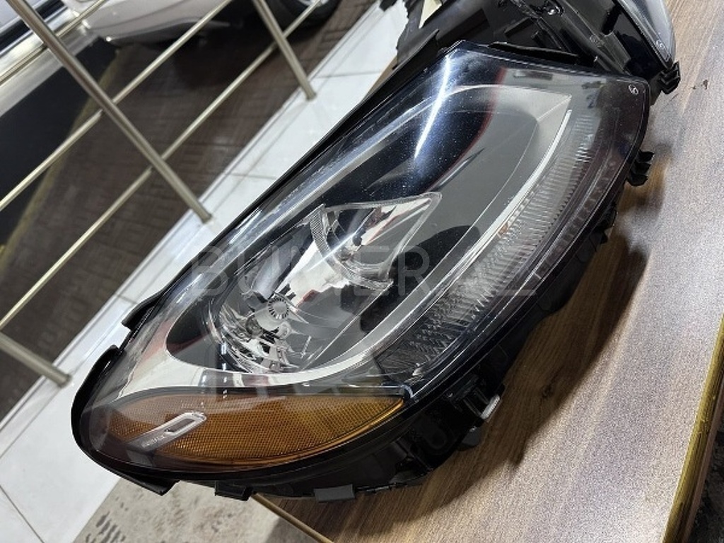 Ban-Kuza hissələr  Mercedes, "Mercedes C300" farası