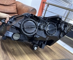 Ban-Kuza hissələr  Mercedes, "Mercedes C300" farası