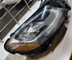 Ban-Kuza hissələr  Mercedes, "Mercedes C300" farası
