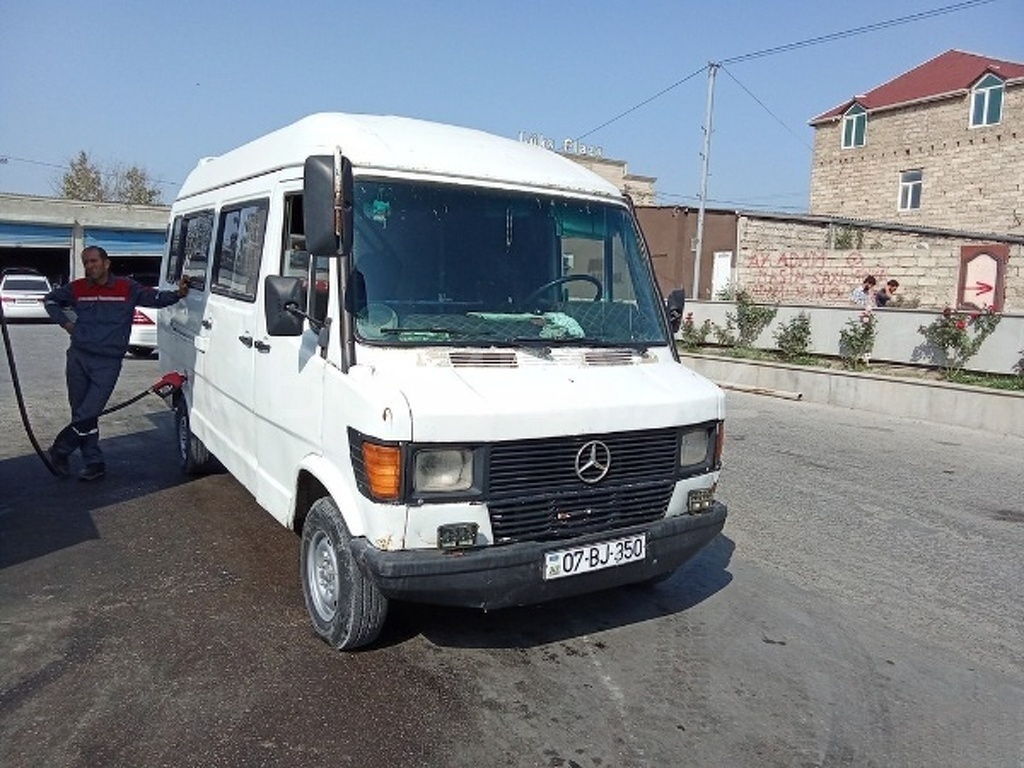 1991, 2.5L, 250000 km, Mexanika