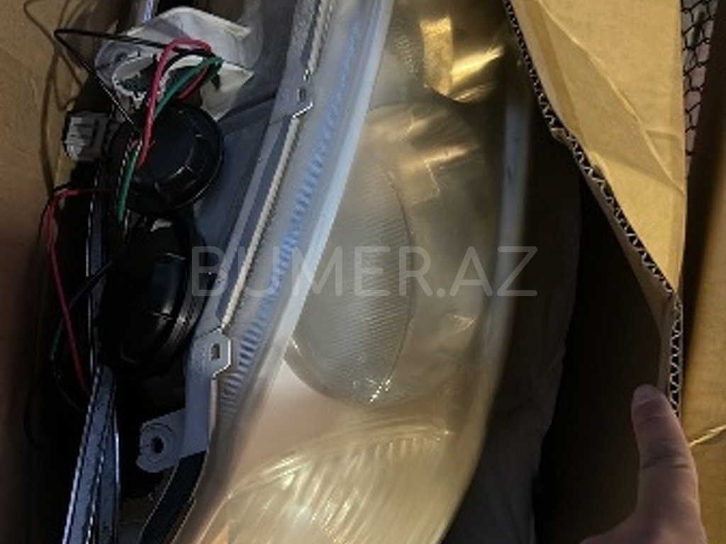 Ban-Kuza hissələr  Nissan, "Nissan Sunny" sağ farası