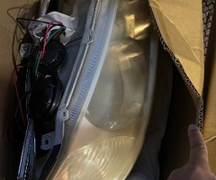 Ban-Kuza hissələr  Nissan, "Nissan Sunny" sağ farası