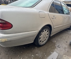 Mercedes E Class  E 200, 2000, 2.2L, 438275 km, Avtomat