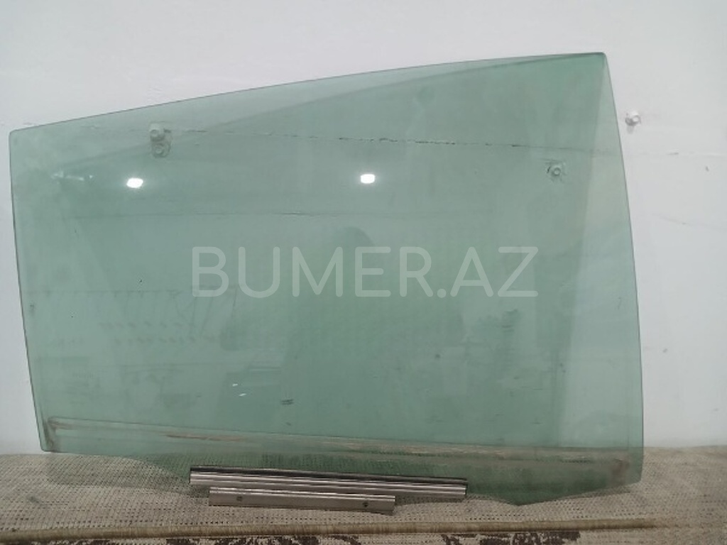 Ban-Kuza hissələr  Toyota, "Toyota Prius" arxa sağ şüşəsi