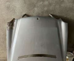 Ban-Kuza hissələr  Mercedes, "Mercedes E240" kapotu