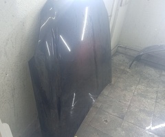 Ban-Kuza hissələr  Mercedes, Mercedes 204 kapotu