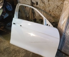 Ban-Kuza hissələr  BMW, BMW F30 sol qapısı