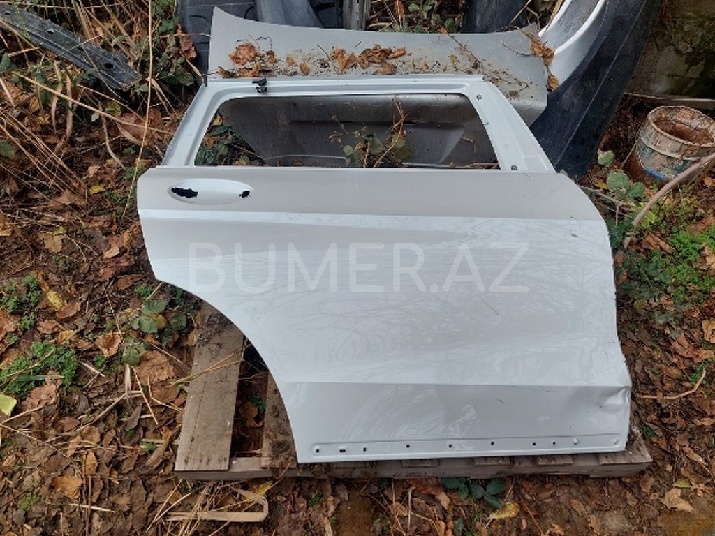 Ban-Kuza hissələr  BMW, BMW X7 2025 qapısı