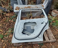 Ban-Kuza hissələr  BMW, BMW X7 2025 qapısı