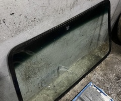 Ban-Kuza hissələr  Ravon, Ravon şüşəsi