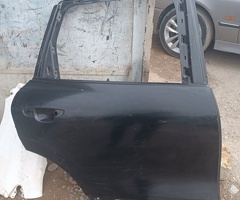 Ban-Kuza hissələr  Volkswagen, Volkswagen Touareg 2011 qapısı