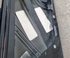 Ban-Kuza hissələr  Mercedes, Mercedes S-Class sol qapısı