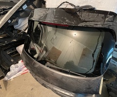 Ban-Kuza hissələr  Porsche, "Porsche Macan" arxa şüşəsi