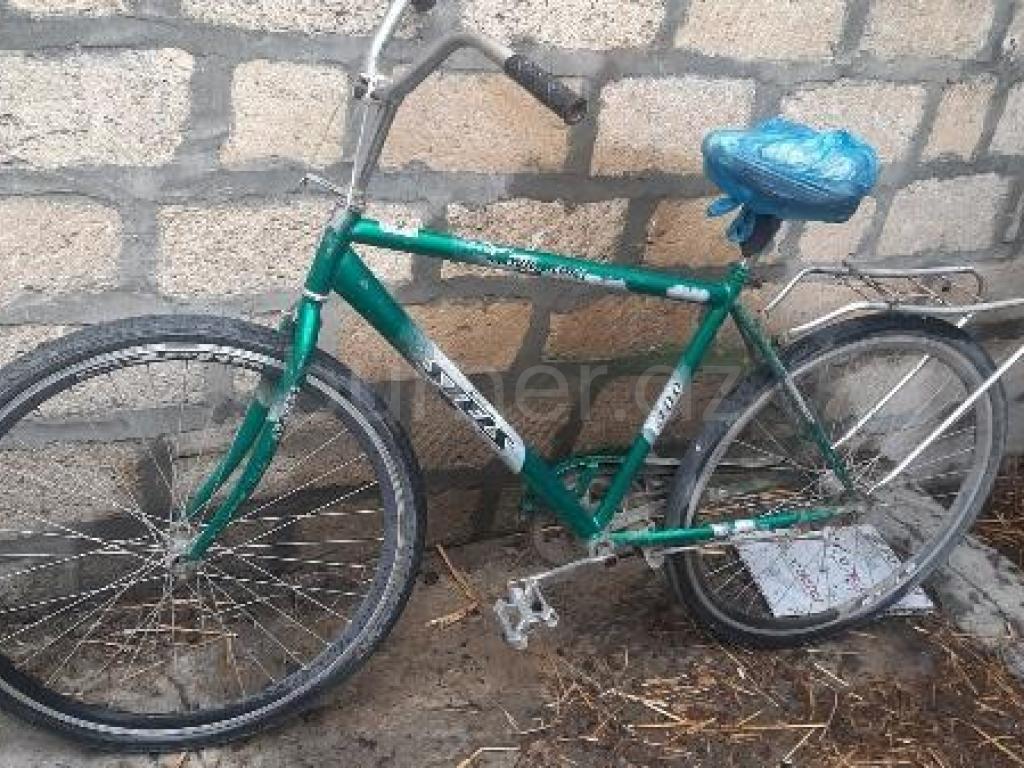 28lik desna velosiped 1 dene qabaq topu deyismelidi surulur bele tekerlerinde problem yoxdu