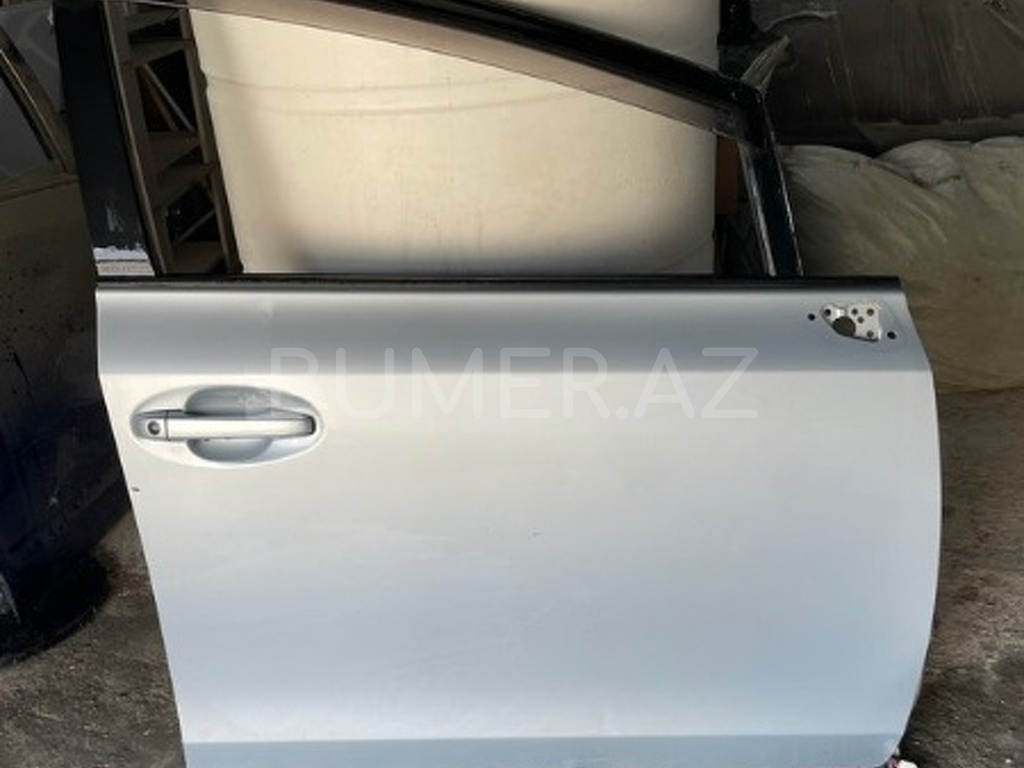 Ban-Kuza hissələr  Toyota, "Toyota Prius V" ön sağ qapısı
