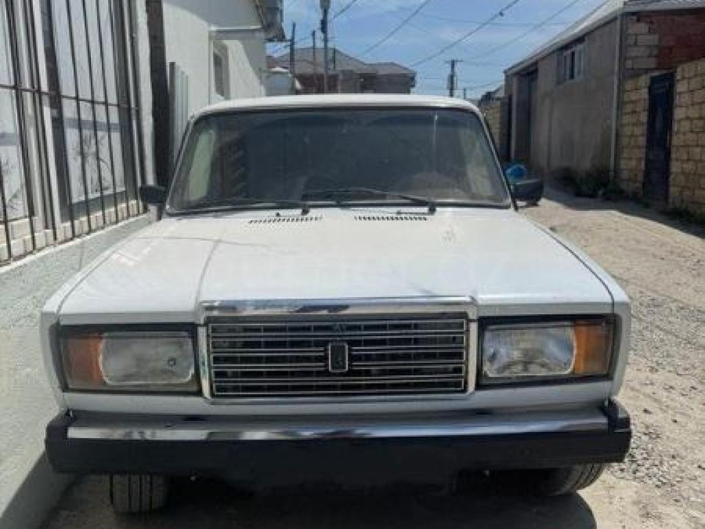 LADA (VAZ) 2107 2008 Benzin 75 Sedan 200000 km Mexanika