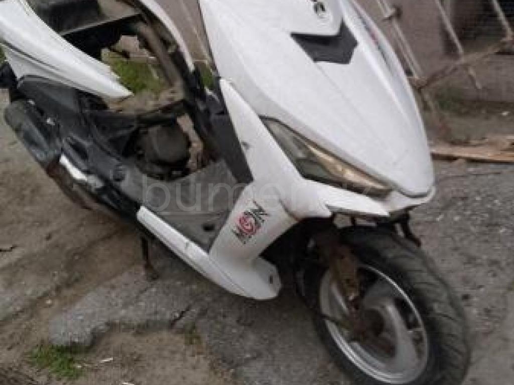 Mondial 50 Revival 2022 Benzin 8 100000 km Moped Avtomat