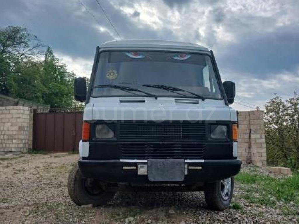 Mercedes 208 D 1991 Dizel 100 400000 km Mikroavtobuslar Mexanika