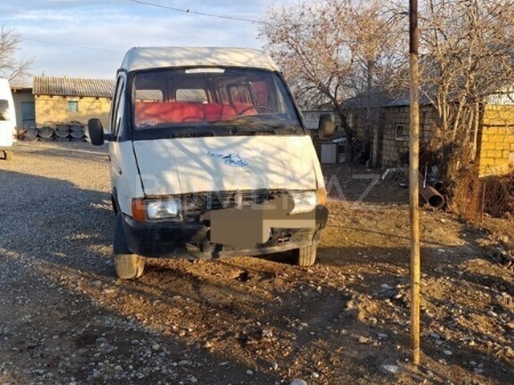 2000, 2.5L, 250000 km, Mexanika