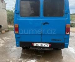 Mercedes 208 D 1991 Dizel 150 350000 km Mikroavtobuslar Mexanika