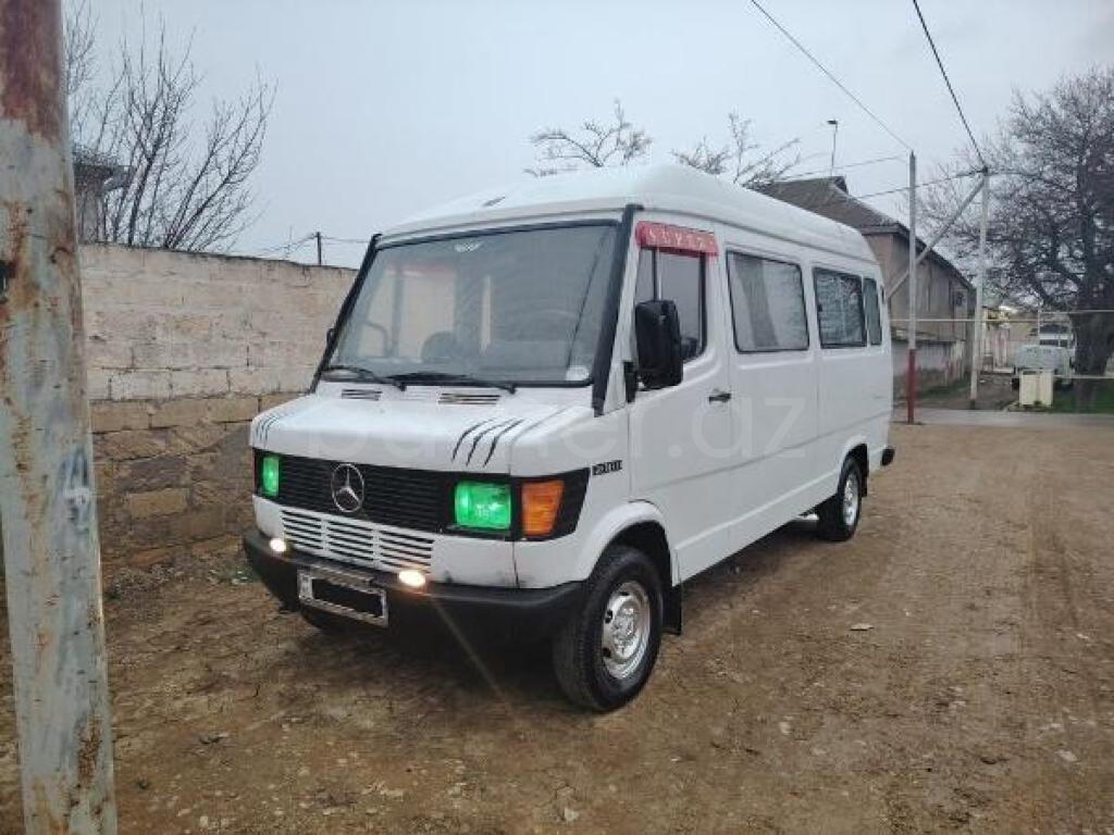 Mercedes 208 D 1994 Dizel 89 446000 km Mikroavtobuslar Mexanika
