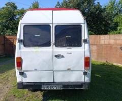 Mercedes 208 D 1992 Dizel 150 350000 km Mikroavtobuslar Mexanika