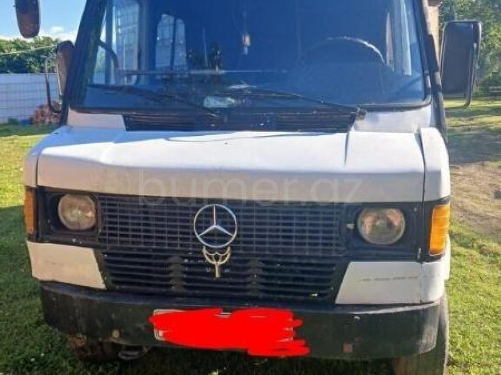 Mercedes 208 D 1992 Dizel 82 300000 km Mikroavtobuslar Mexanika