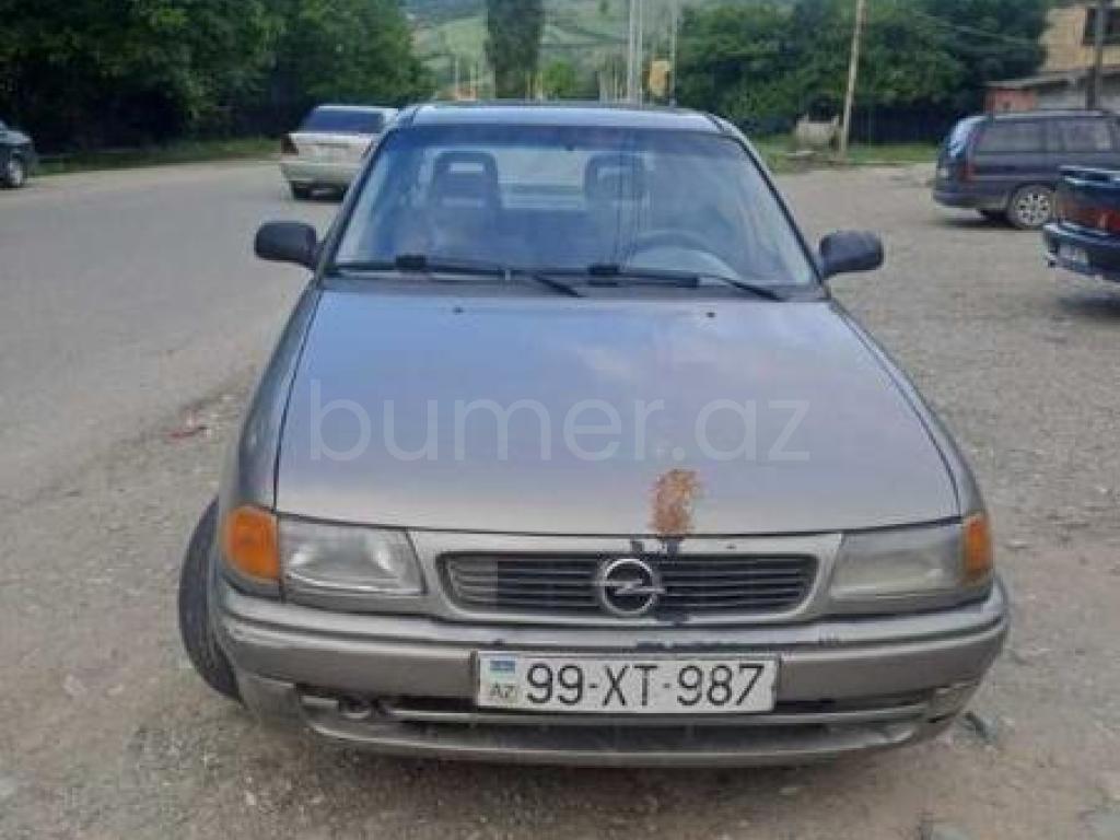 Opel Astra 1996 Benzin 100 Sedan 410000 km Avtomat