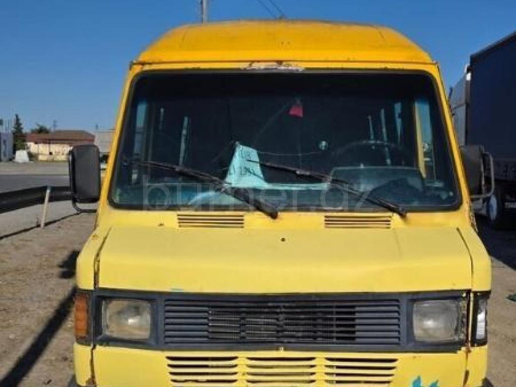 Mercedes 208 D 1991 Dizel 130 450000 km Mikroavtobuslar Mexanika