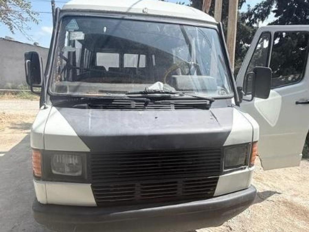 Mercedes 208 D 1994 Dizel 79 400000 km Mikroavtobuslar Mexanika