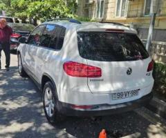 Volkswagen Tiguan 2012 Benzin 200 Offoard / SUV 241000 km Avtomat