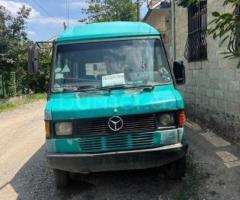 Mercedes 208 D 1993 Dizel 80 400000 km Mikroavtobuslar Mexanika