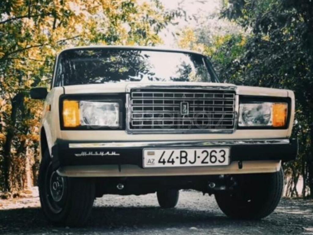 LADA (VAZ) 2107 1984 Benzin 75 Sedan 100000 km Mexanika