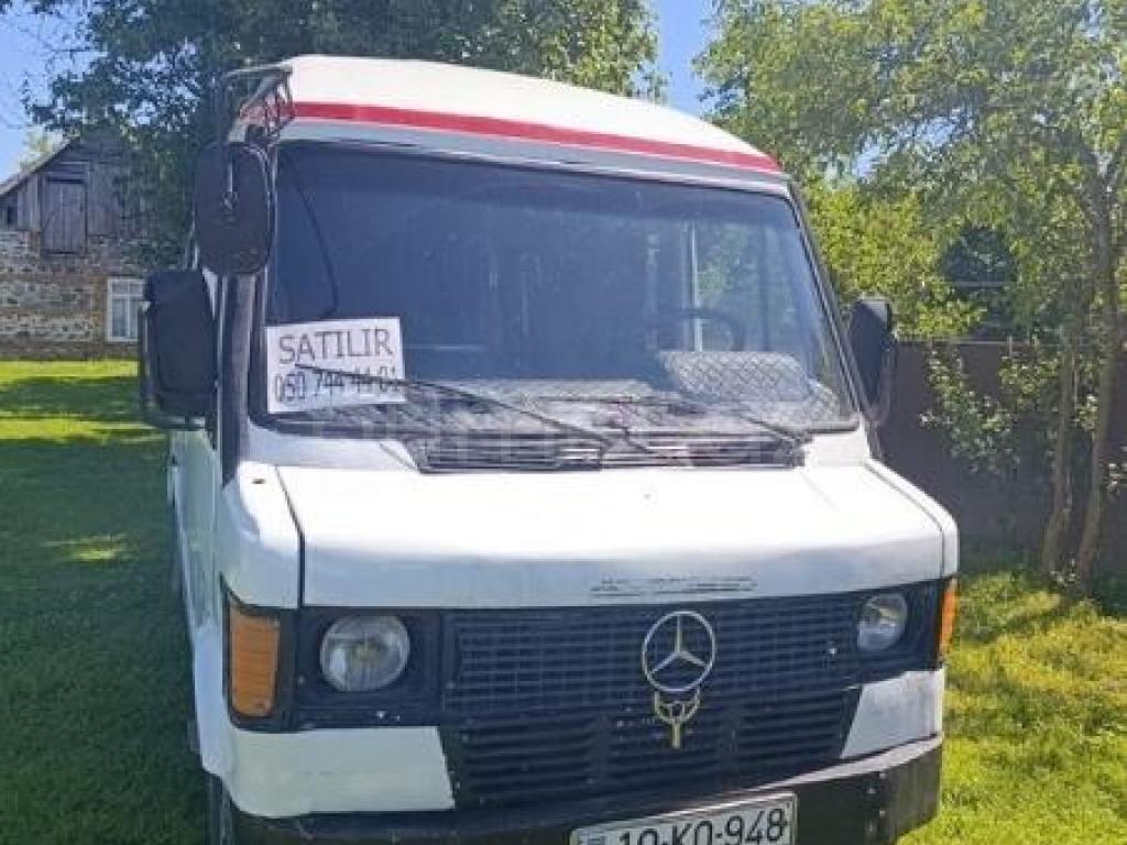 Mercedes 208 D 1992 Dizel 150 350000 km Mikroavtobuslar Mexanika