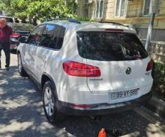 Volkswagen Tiguan 2012 Benzin 200 Offoard / SUV 245000 km Avtomat