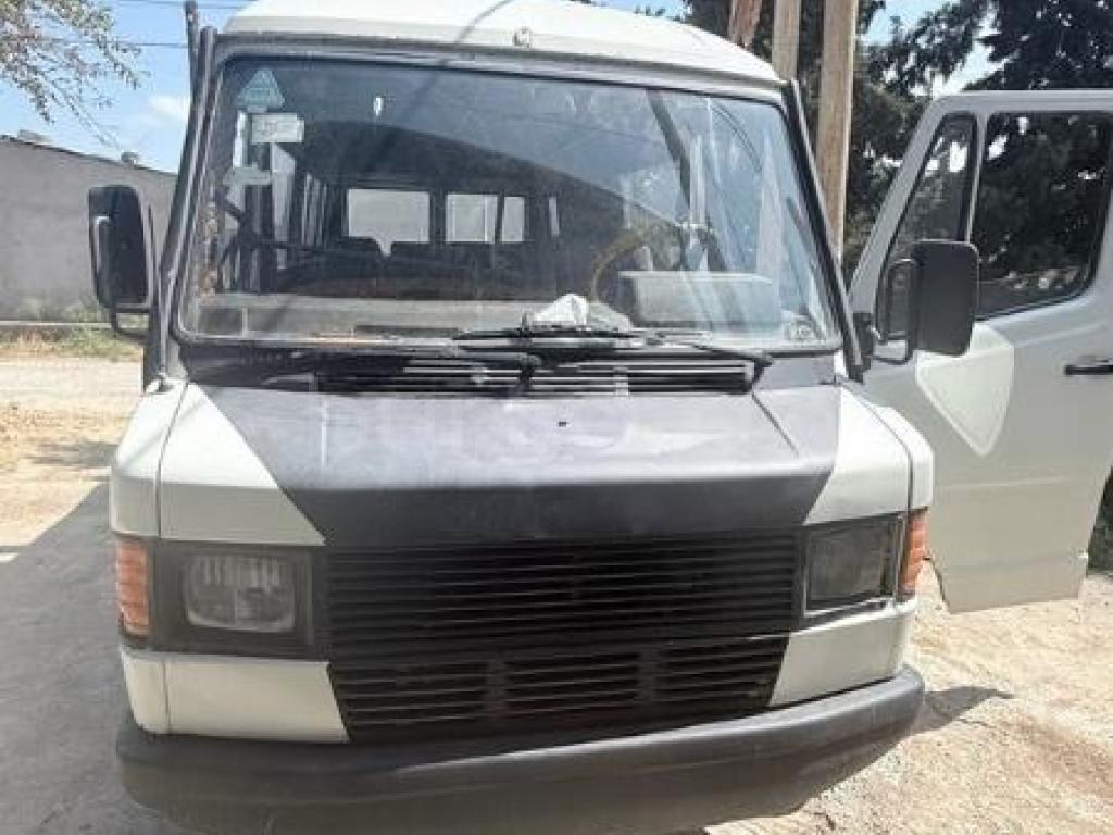 Mercedes 208 D 1994 Dizel 79 400000 km Mikroavtobuslar Mexanika