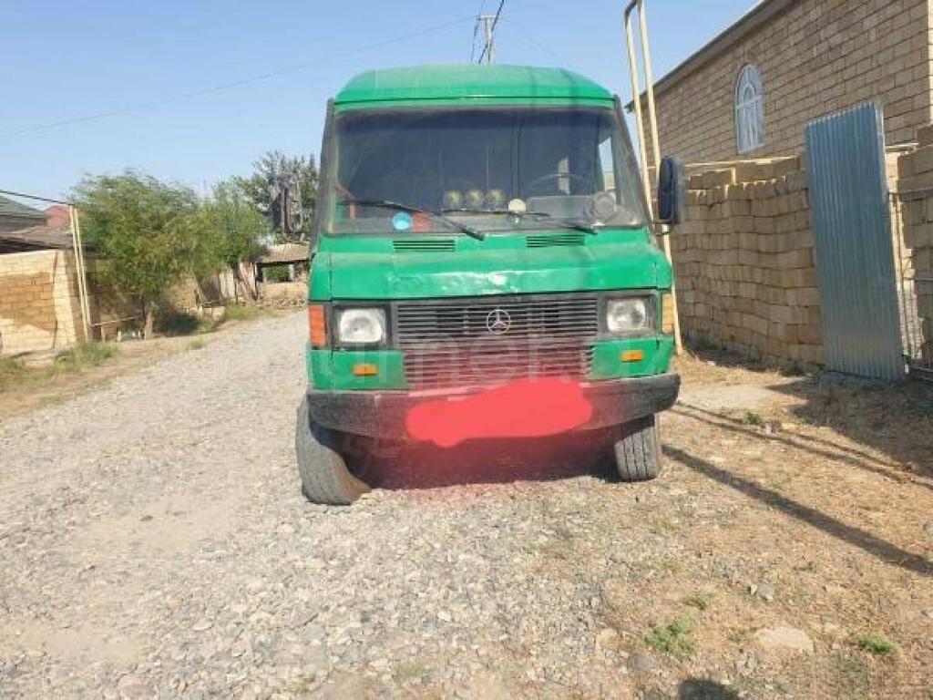 Mercedes 208 D 1992 Dizel 76 250000 km Mikroavtobuslar Mexanika