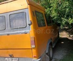 Mercedes 207 D 1992 Dizel 120 300000 km Mikroavtobuslar Mexanika
