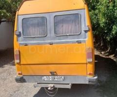 Mercedes 207 D 1992 Dizel 120 300000 km Mikroavtobuslar Mexanika