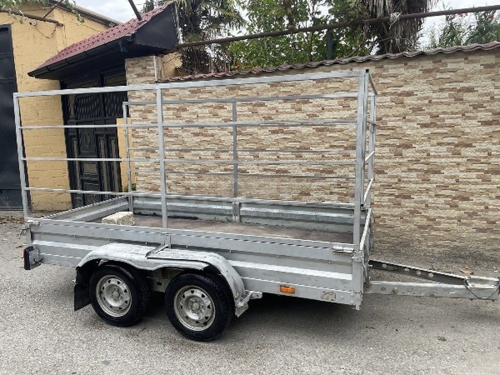 2012 Kiçik yük qoşquları